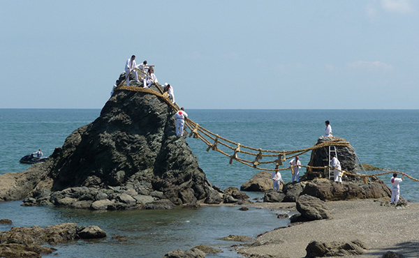 二見興玉神社 夫婦岩から昇る日の出 三重県鳥羽市 ホテルいじか荘